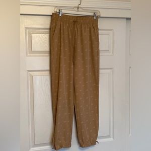 Ladies Fabletics Iggy woven pants, small